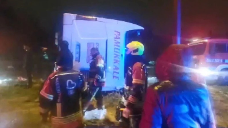 Dəhşətli qəza: 3 ölü, 31 yaralı - Türkiyədə