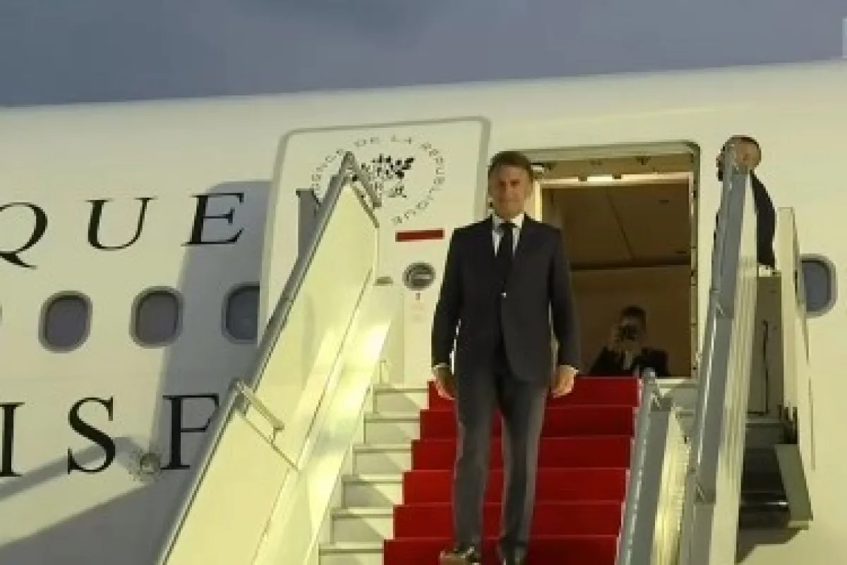 Makron Ermənistandadır