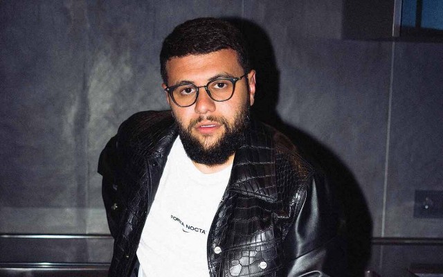 Navai nömrəsiz Ferrarisini işıqfora çırpdı - VİDEO