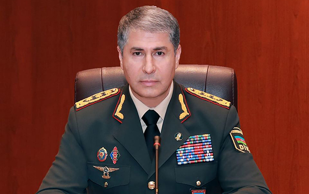Vilayət Eyvazov sıra baxışı keçirib