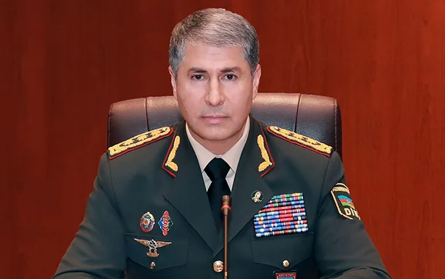 Vilayət Eyvazov sıra baxışı keçirib
