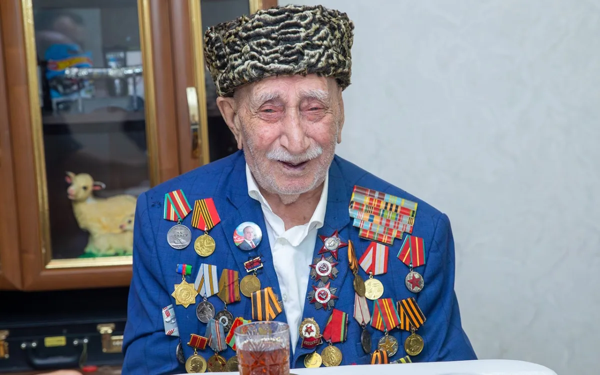 Ağababa İsgəndərov 100 yaşında