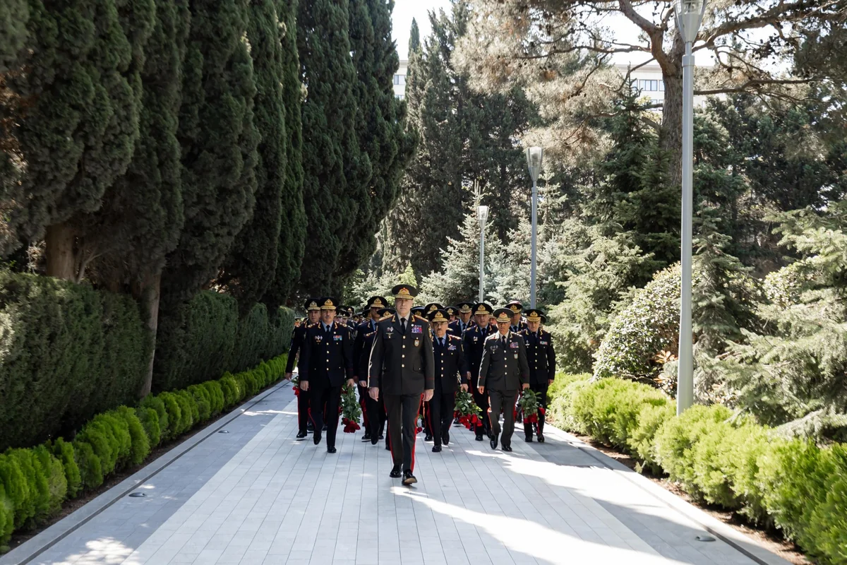 DİN-in şəxsi heyəti Ulu Öndərin məzarında