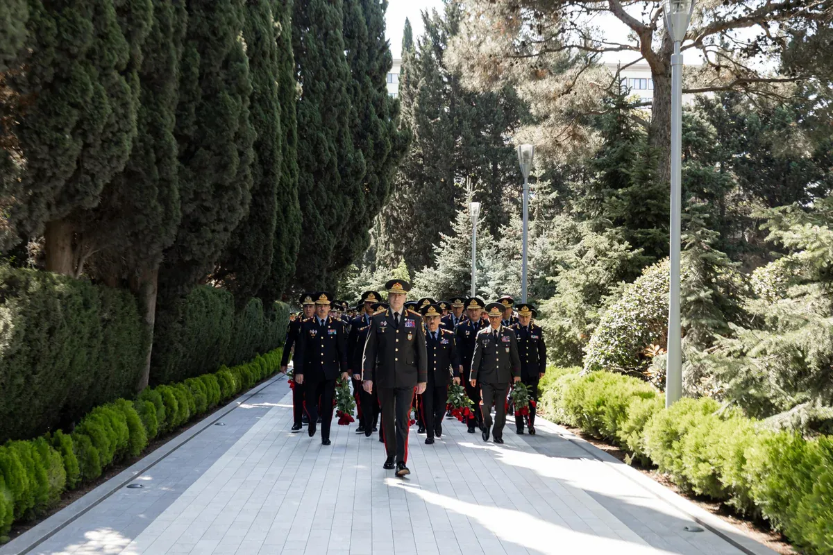 DİN-in şəxsi heyəti Ulu Öndərin məzarında