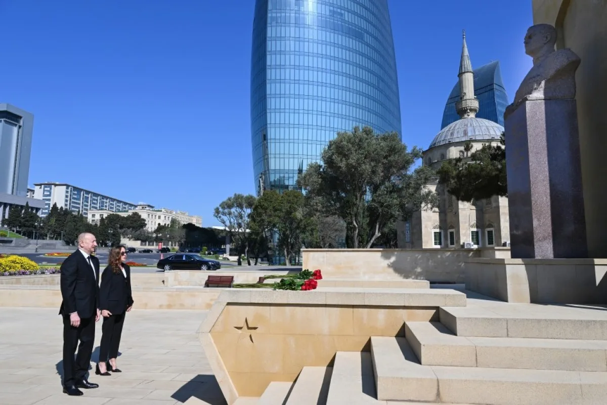 Dövlət başçısı və birinci xanım Həzi Aslanovun abidəsində
