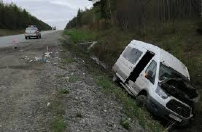 Yevlaxda mikroavtobus aşdı: 20 nəfər....