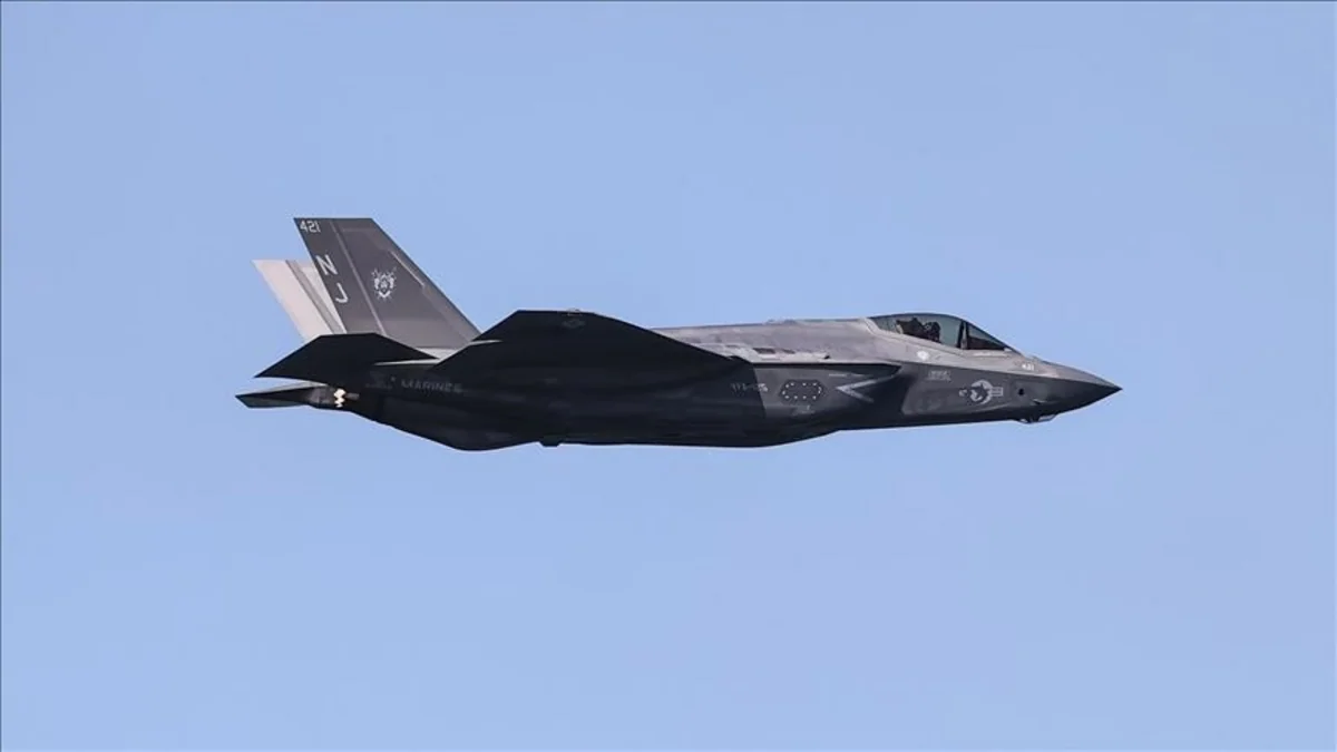 ABŞ-yə məxsus F-35 qırıcısı havada fövqəladə vəziyyət siqnalı verib