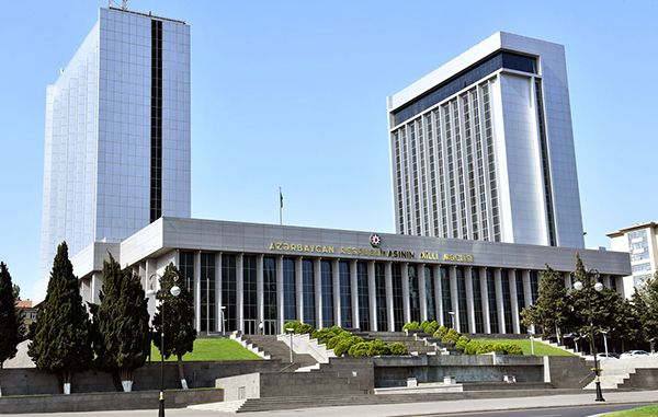 Parlamentin plenar iclası başlayıb