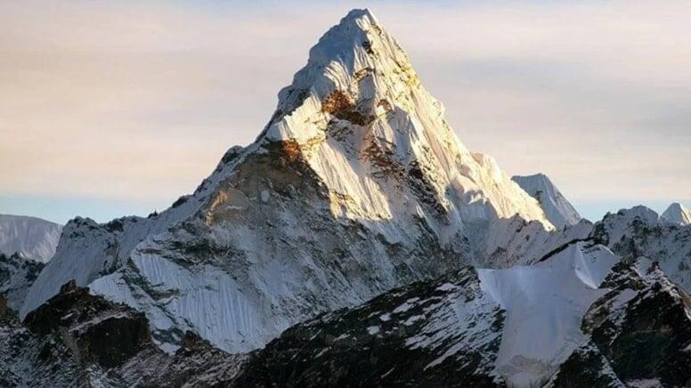 Dünyanın ən yüksək dağı Everest deyilmiş