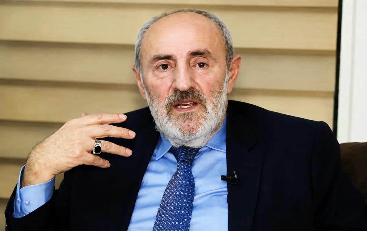 Akif İslamzadə jurnalistə HÖRMƏTSİZLİK ETDİ