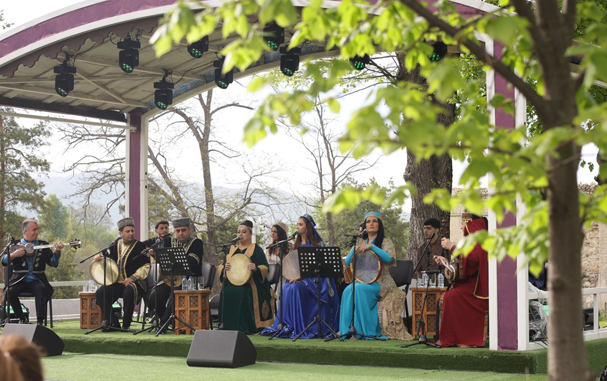 “Xarıbülbül” festivalı onların konserti ilə başa çatdı - FOTOLAR