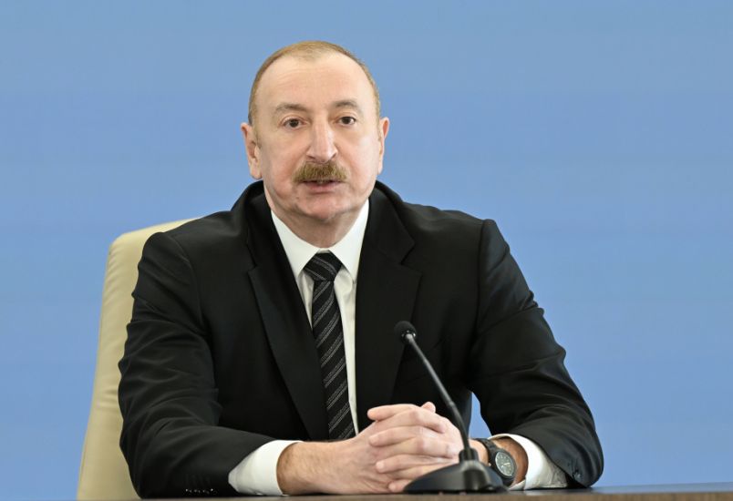 İlham Əliyev Oljas Süleymenovu TƏBRİK ETDİ