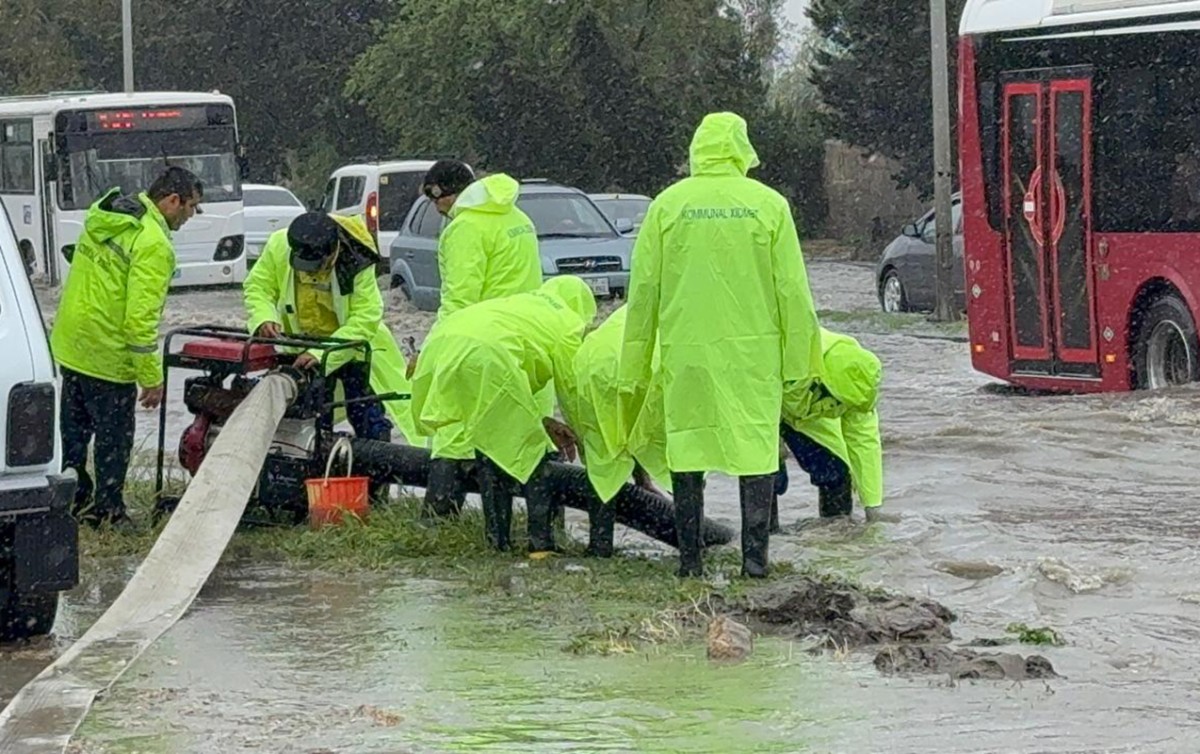 Bakıda intensiv yağışın nəticələri aradan qaldırılır - FOTOLAR