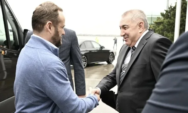 Kuleba Azərbaycana gəldi
