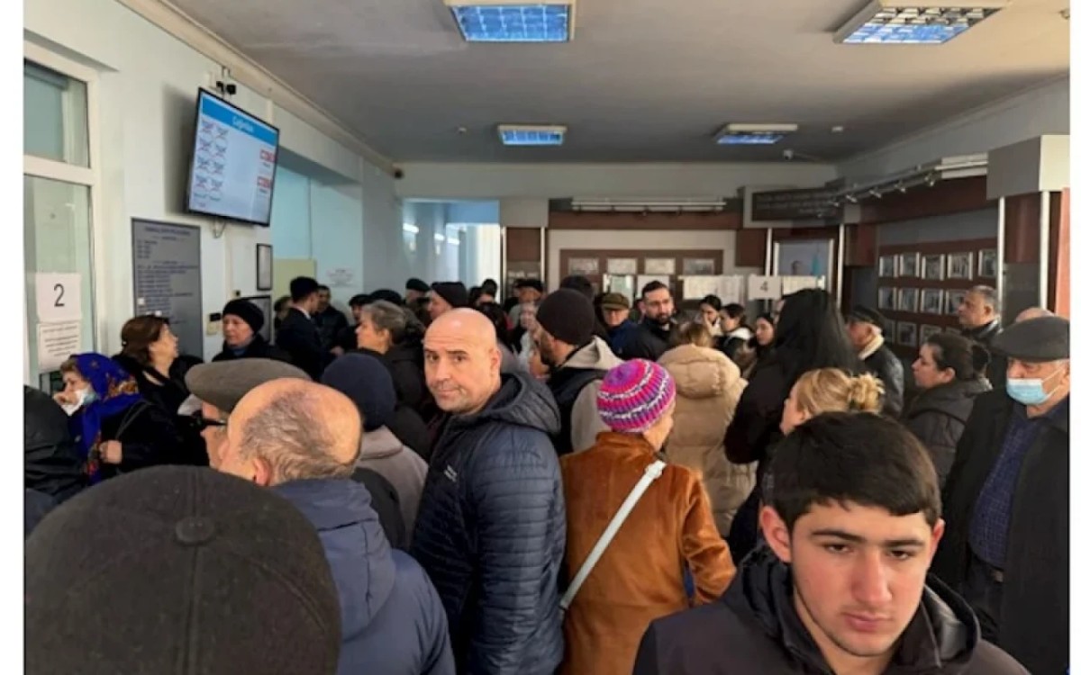 TƏBİB-in sistemi YENƏ ÇÖKDÜ: Növbələr yarandı