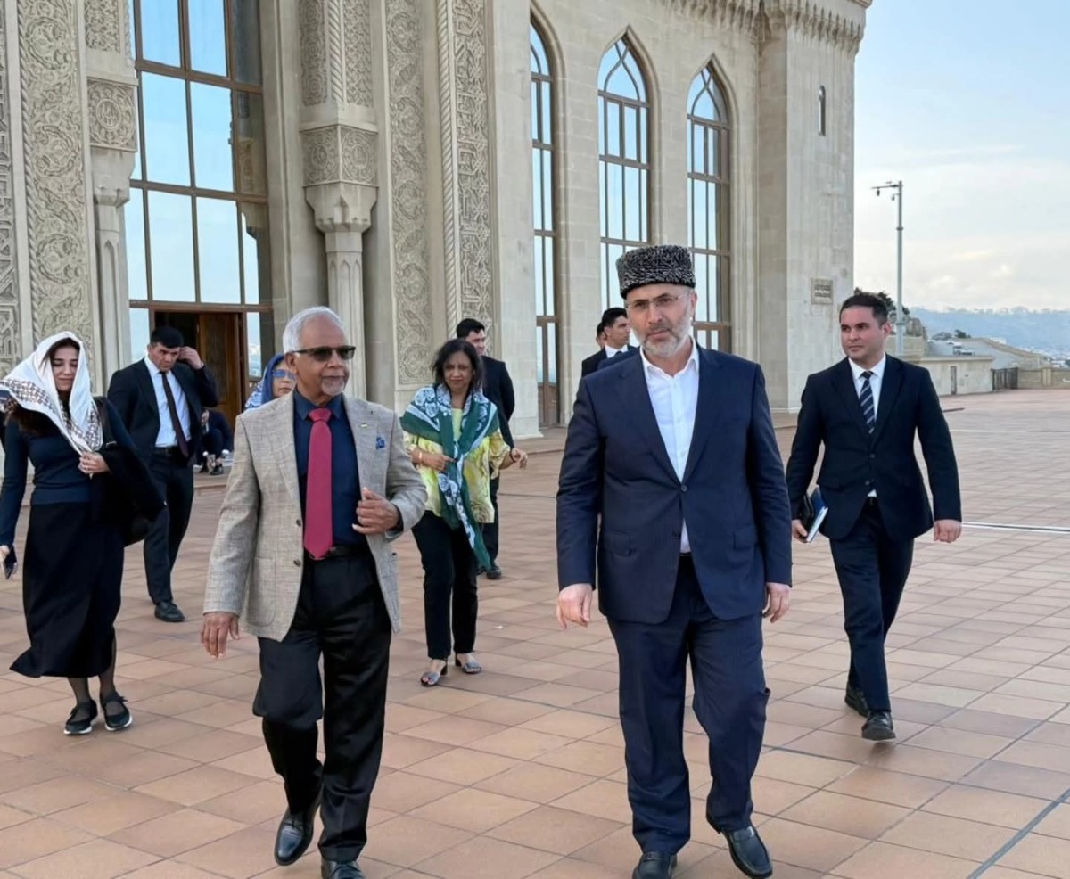 Mavriki Prezidenti Bibiheybət məscidini ziyarət edib