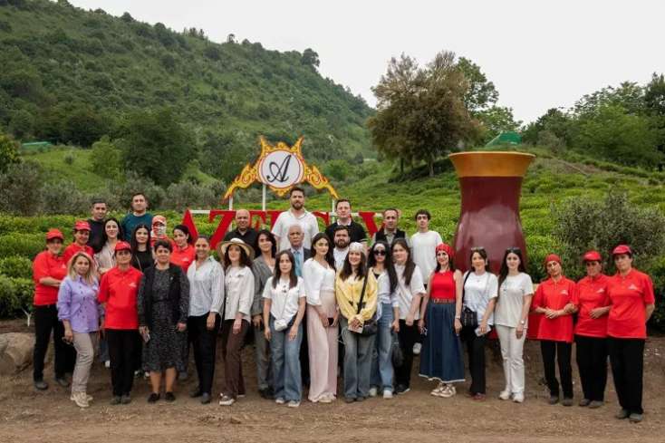 Jurnalistlər üçün çay plantasiyasına mediatur təşkil olunub - FOTO