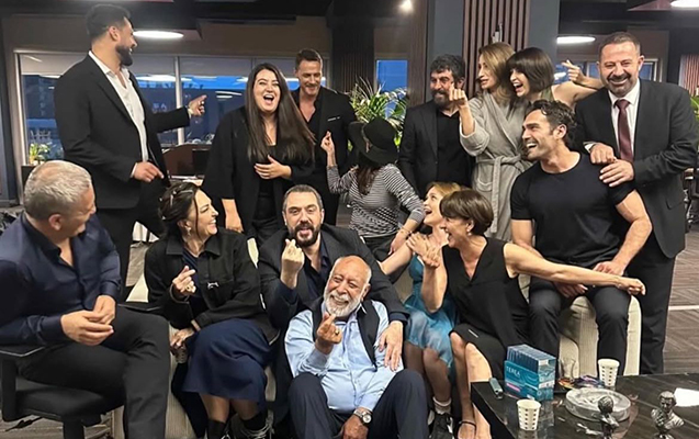 “Yeraltı”nın sezon finalını birlikdə izlədilər - Video