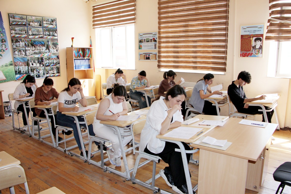 II və III ixtisas qrupları üzrə ali məktəblərə qəbul imtahanı keçirilib
