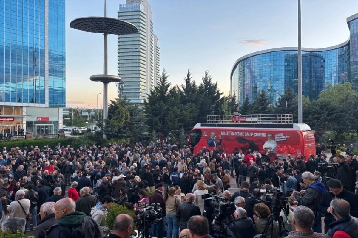CHP qərargahına polis basqını 