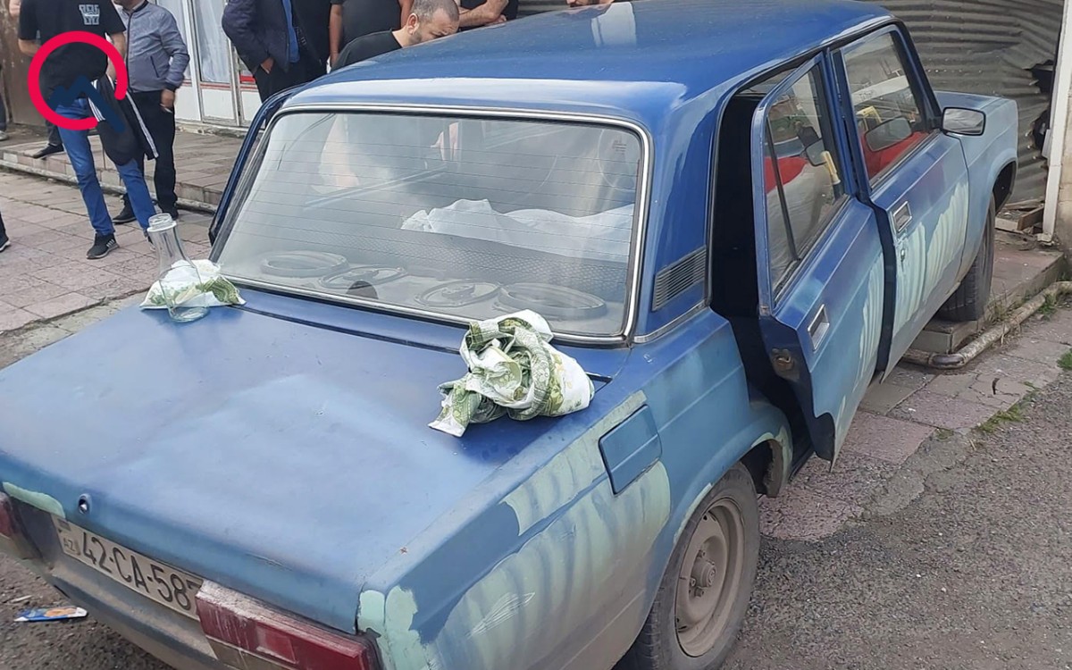 Sürücü sükan arxasında öldü, avtomobil isə...-FOTO