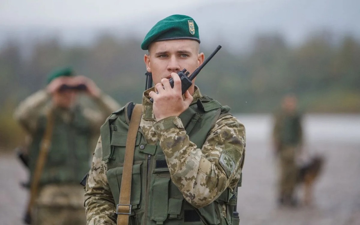 Ukrayna Belarusla sərhəd boyunca müdafiə qurur