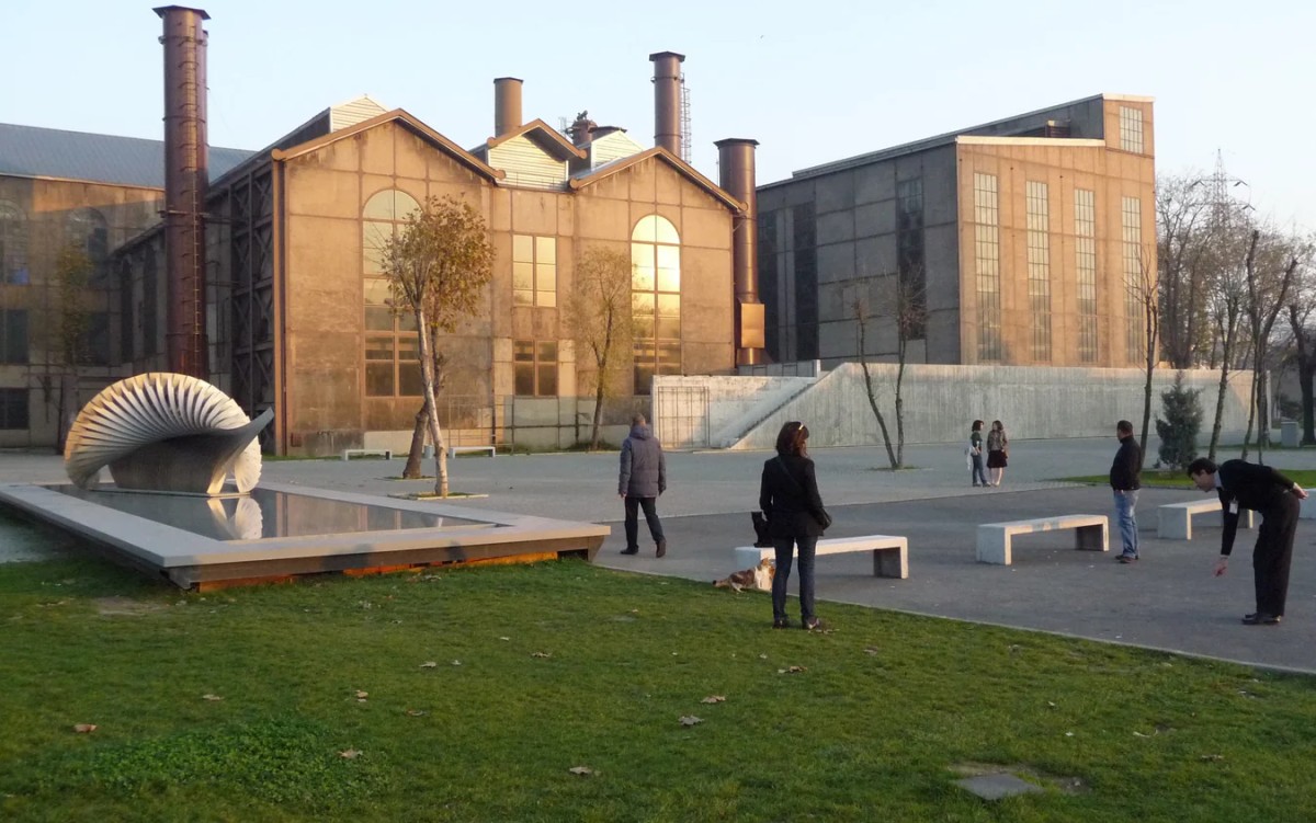 Bağlanan universitet yenidən açıldı