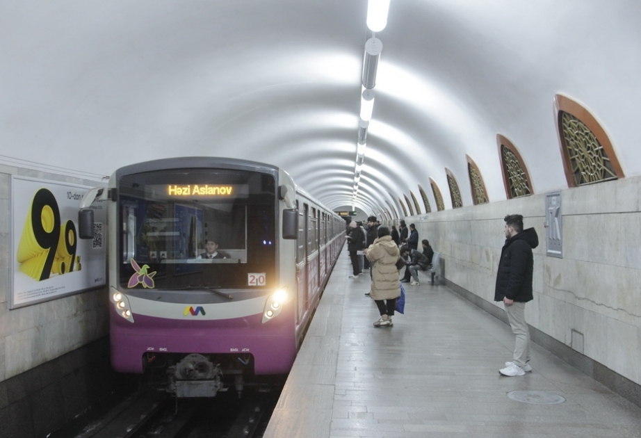 Metroda qatarlar yubanır