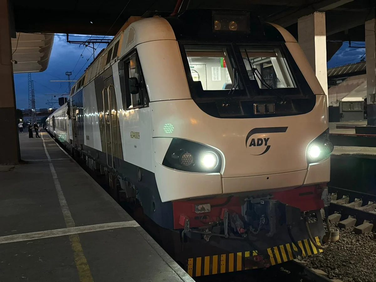 Sərnişin qatarı Tbilisidən Bakıya yola düşüb