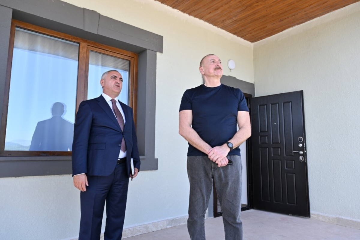 Prezident hərbçilər üçün nəzərdə tutulmuş mənzillərlə tanış olub - FOTOLAR