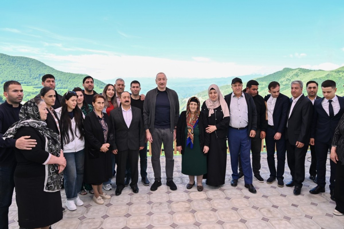 Prezident Şuşanın Böyük Qaladərəsi kənd sakinləri ilə görüşdü- FOTOLAR