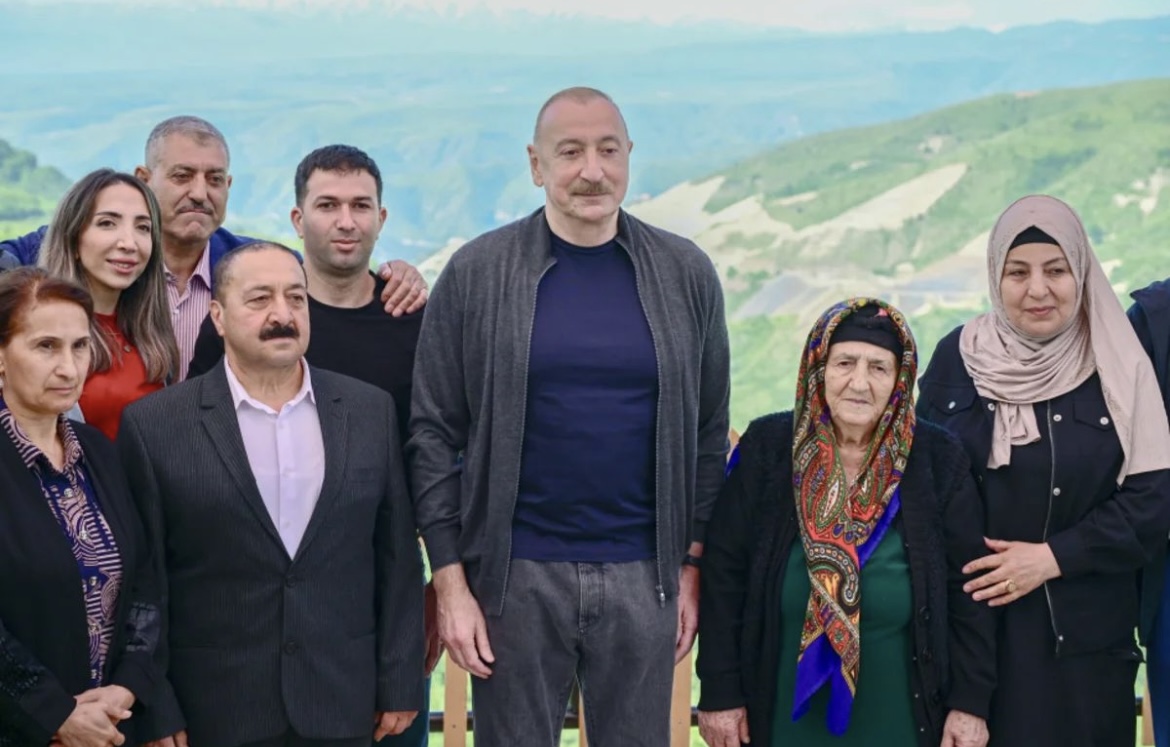 Prezident sakinlərlə görüşdən paylaşım edib