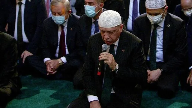Ərdoğan Ayasofyada Quran oxudu - VİDEO