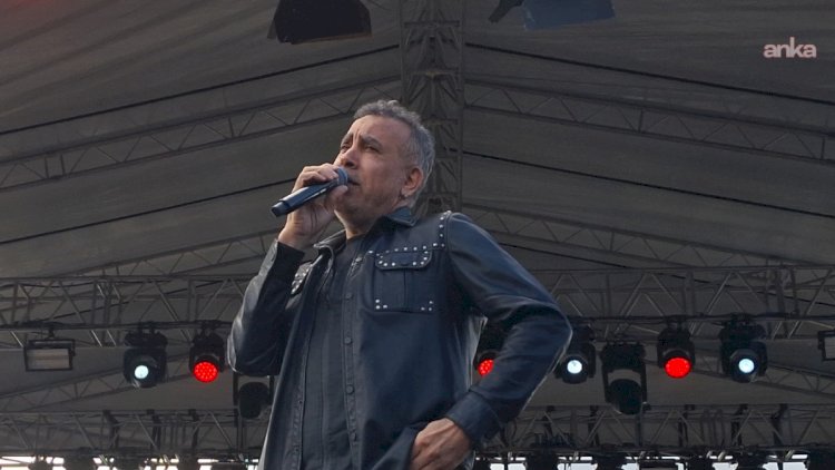 Məşhur müğənninin səhnədə halı pisləşdi 