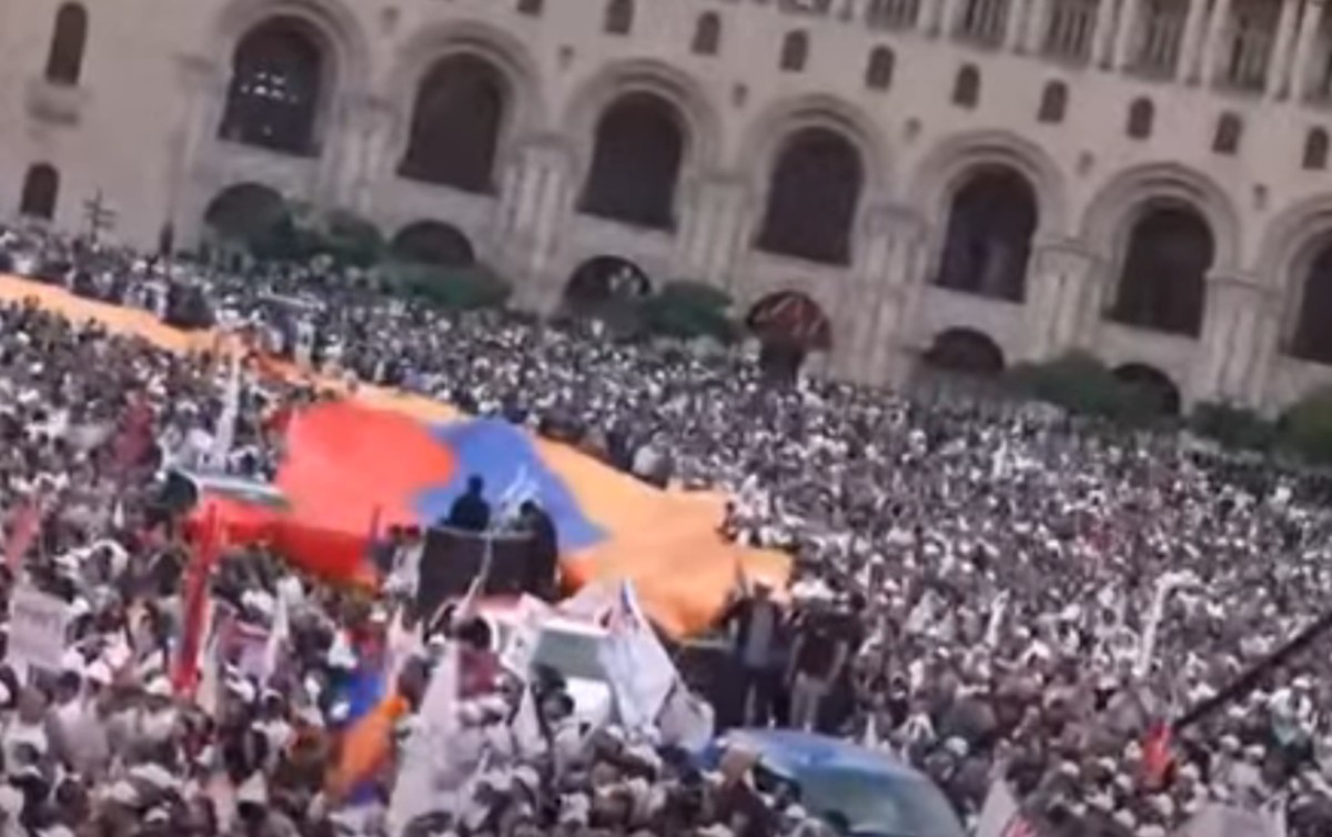 İrəvanda mitinqdə Azərbaycan dilində dialoq səsləndirildi - Video
