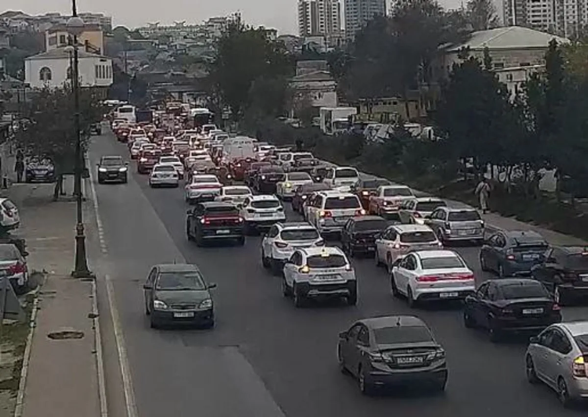 Bakının tıxaclı yolları -SİYAHI