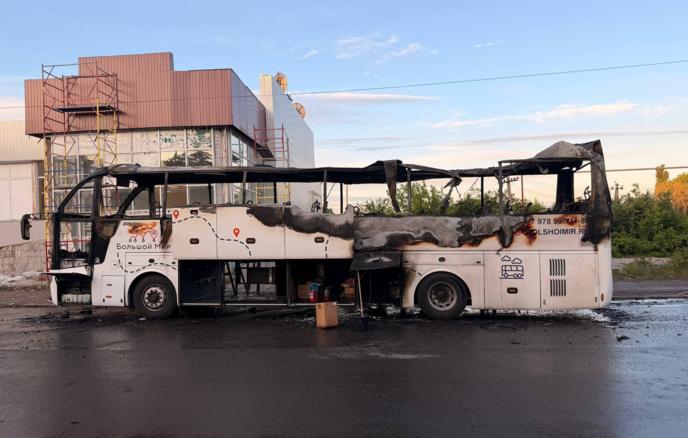 Sərnişin avtobusu vuruldu: 7 ölü, 11 yaralı - FOTO