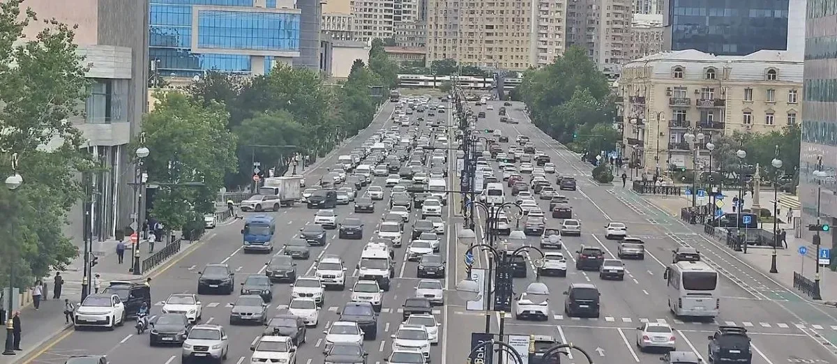 Bu yollarda tıxac var - SİYAHI