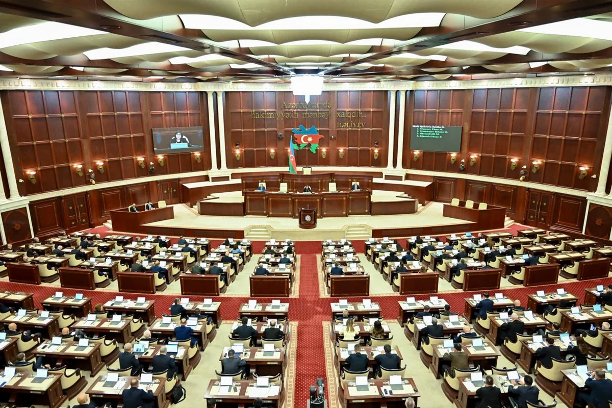 Milli Məclisin növbədənkənar sessiyasının ilk iclası başlayıb