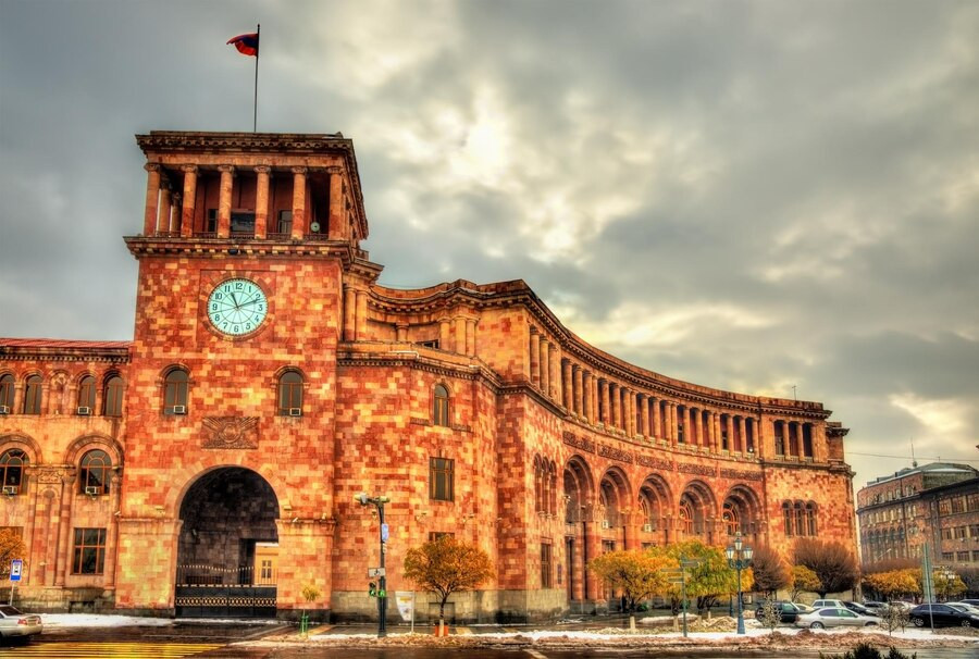 Ermənistanda “qanuni oğrulara qarşı cinayət işi başlandı