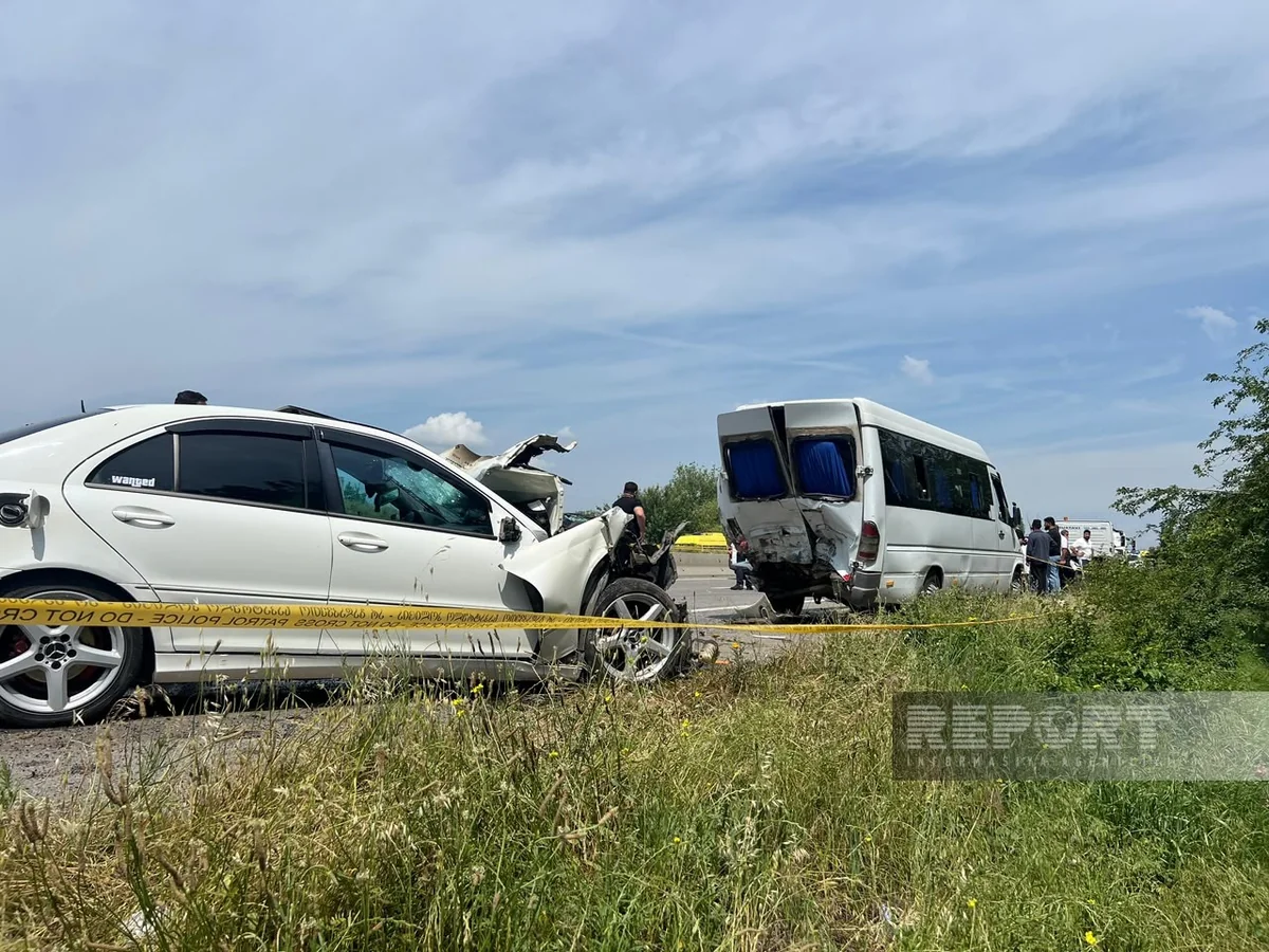 Mikroavtobus qəzaya düşdü: ölən və xəsarət alanlar var - FOTOLAR