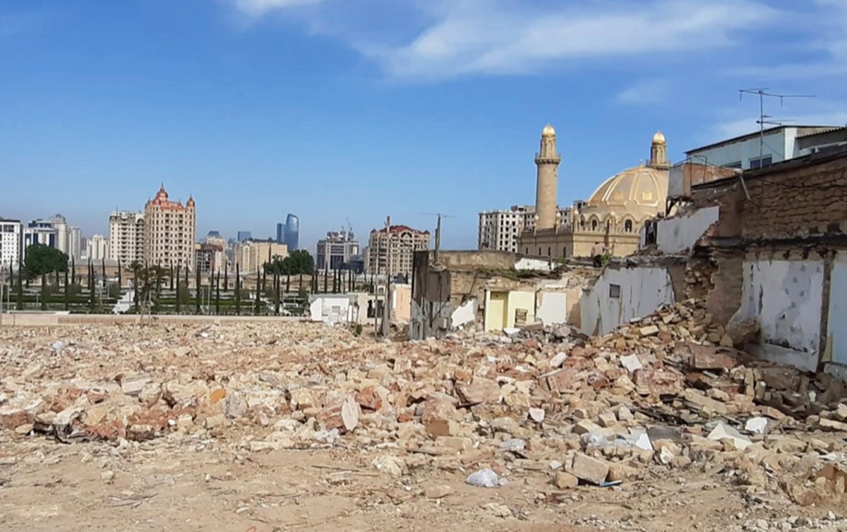 Bakıdakı söküntü ilə bağlı iddialara - Rəsmi cavab