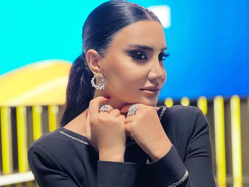 Əməkdar artist: Ən yaxın rəfiqələrim sirlərimi saytlara ötürmüşdü