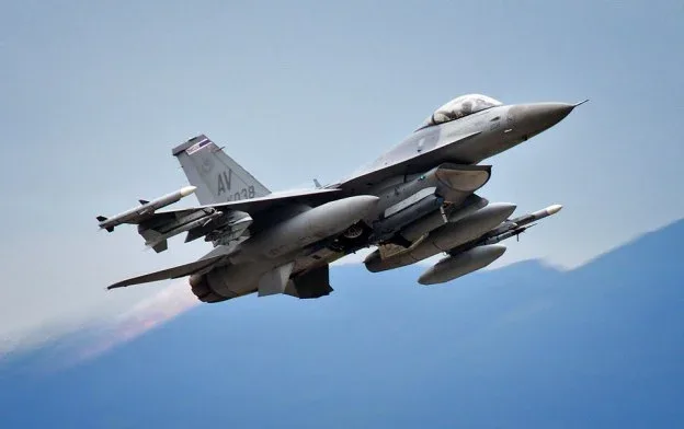 Bu ölkə bütün F-16-larını Ukraynaya verəcək