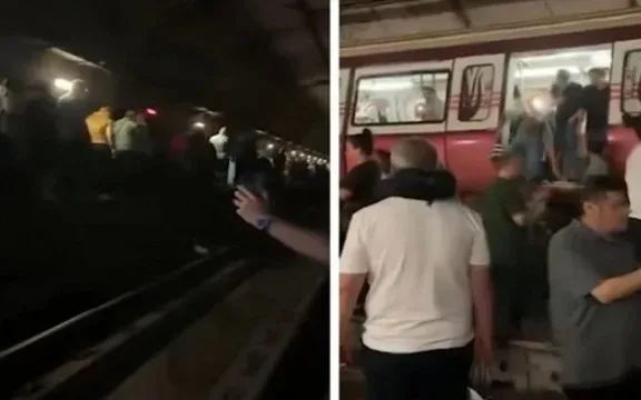 İstanbulda metro qatarı relsdən çıxdı - VİDEO