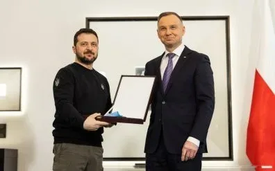 Zelenskiyə verilən ordeni ləğv etdi - FOTO