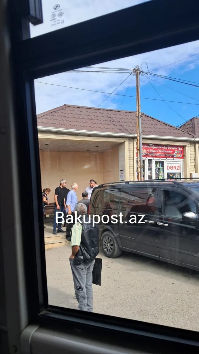 Bakıda avtobus dayanacağında bədbəxt hadisə - FOTOLAR