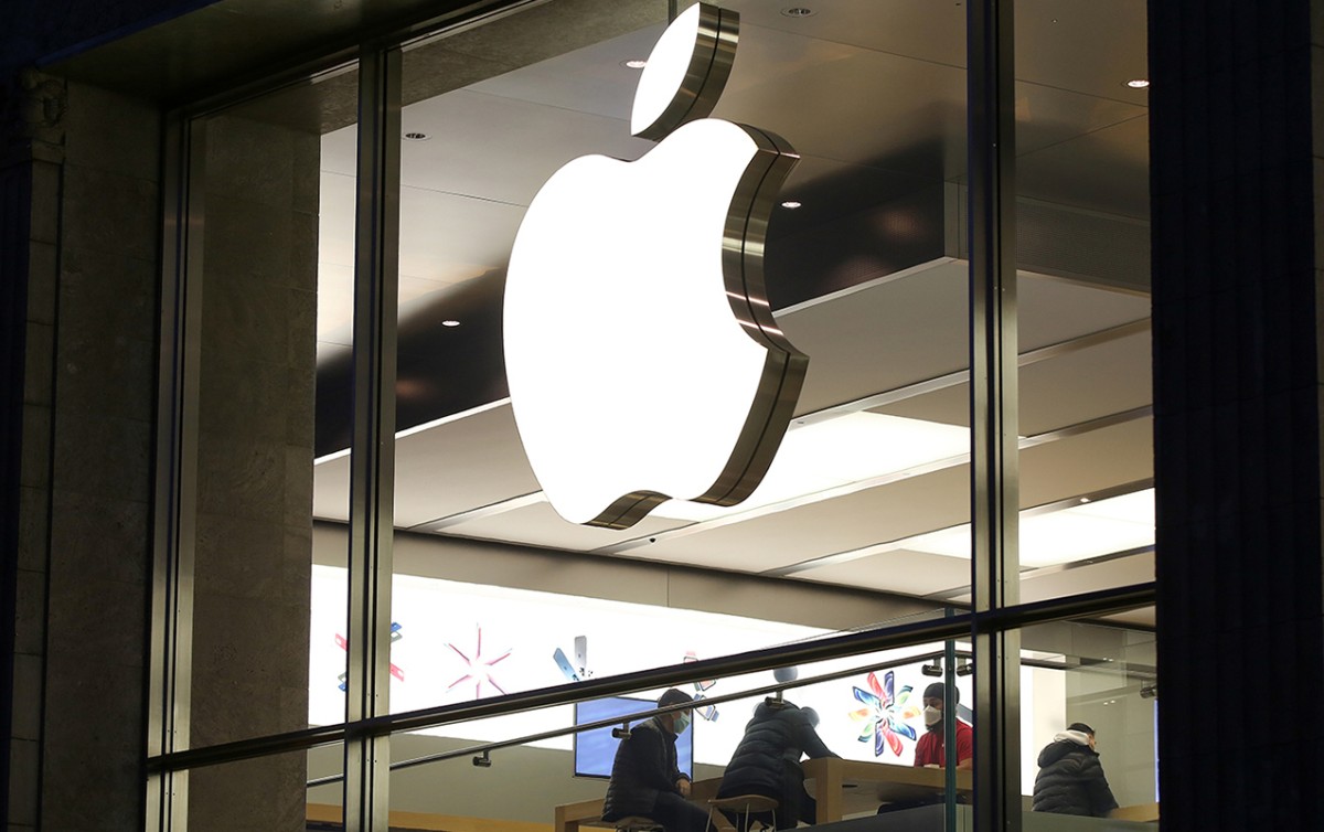 “Apple” yenidən taxtına qayıtdı - Dünyanın ən bahalı şirkəti oldu