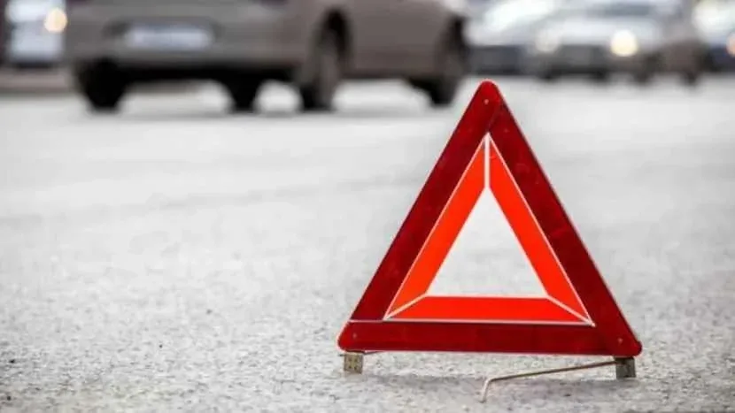 Kürdəmirdə yük avtomobili aşdı