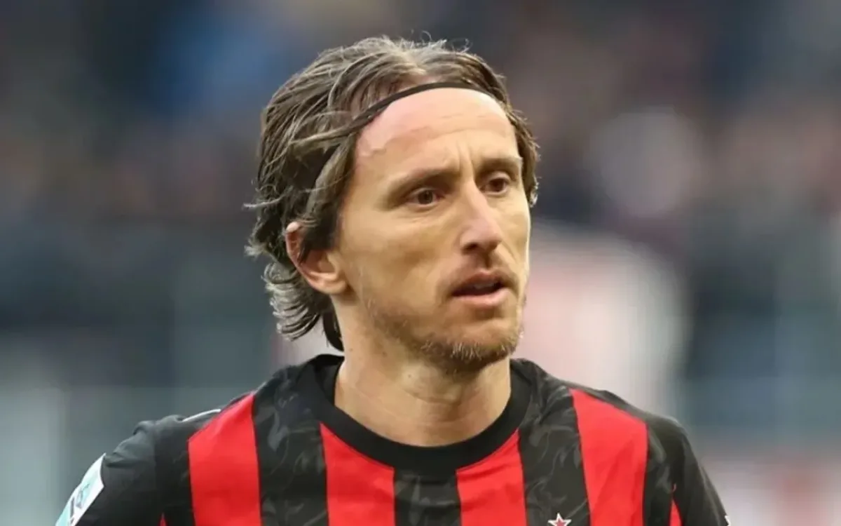 Modriç Milanla yeni müqaviləyə razılaşdı